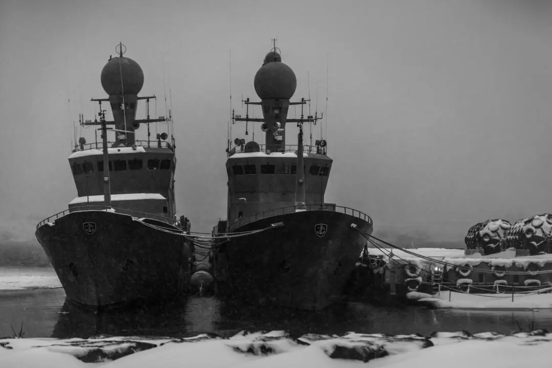 ships snowy port