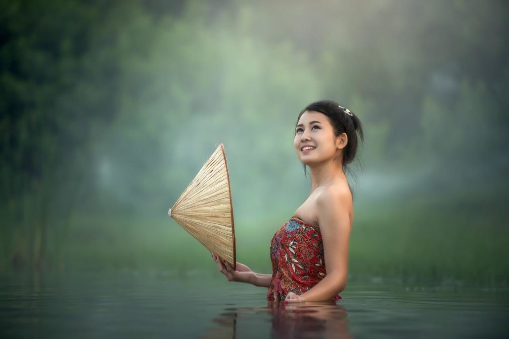 woman with a hat portrait photography tips