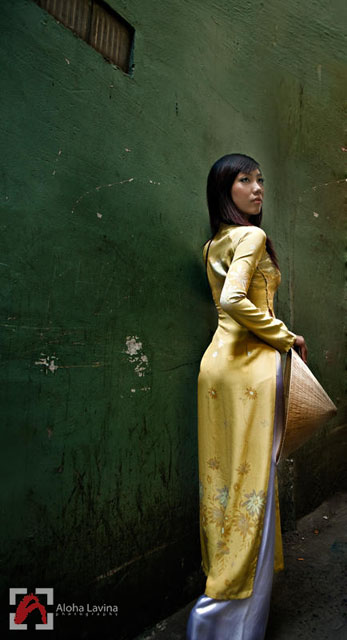 girl in ao dai copyright Aloha Lavina