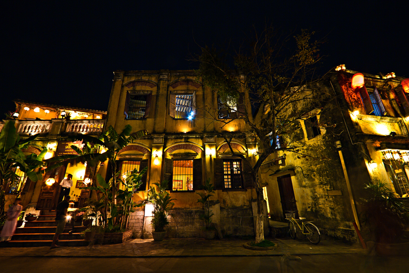 Hoi An night scene copyright Aloha Lavina