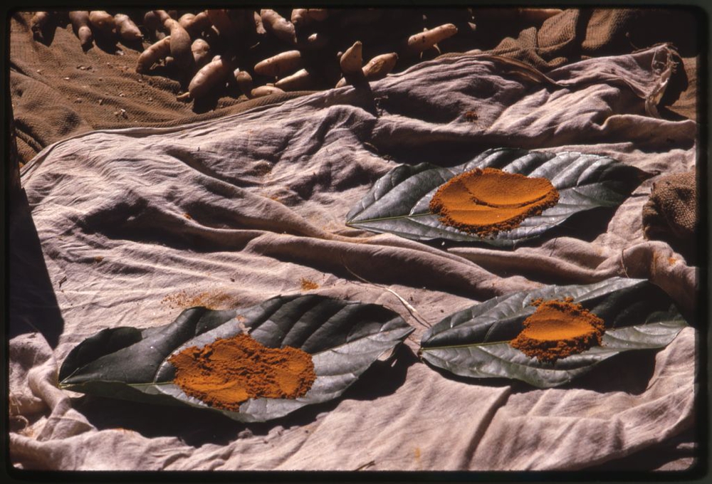 Selling spices on leaves in Bazaar