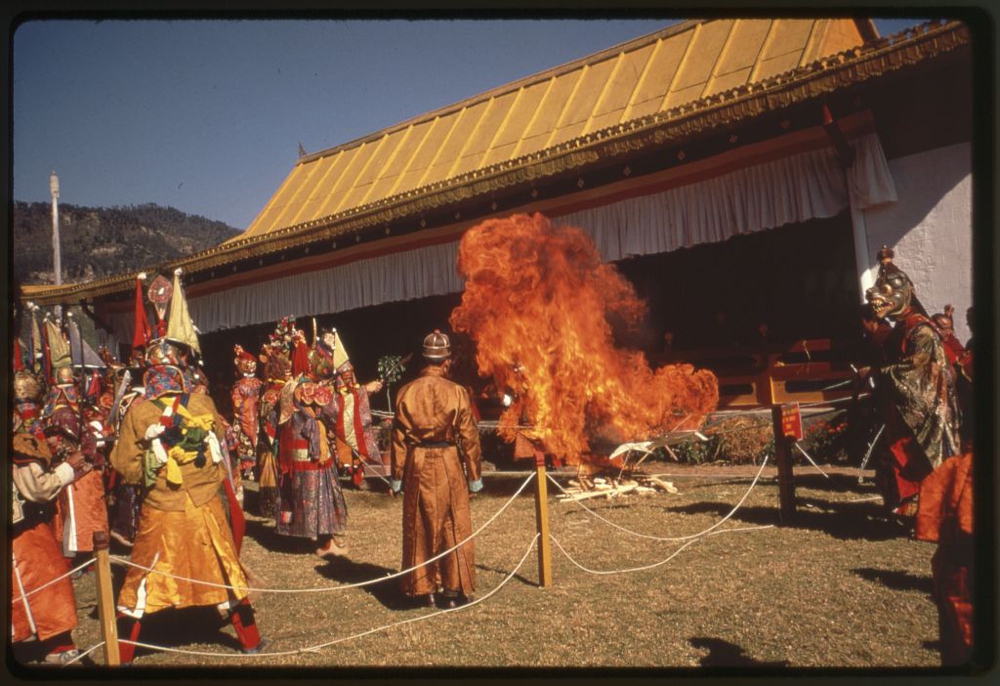 Sikkim: religious ceremony, monks burn effigy of evil