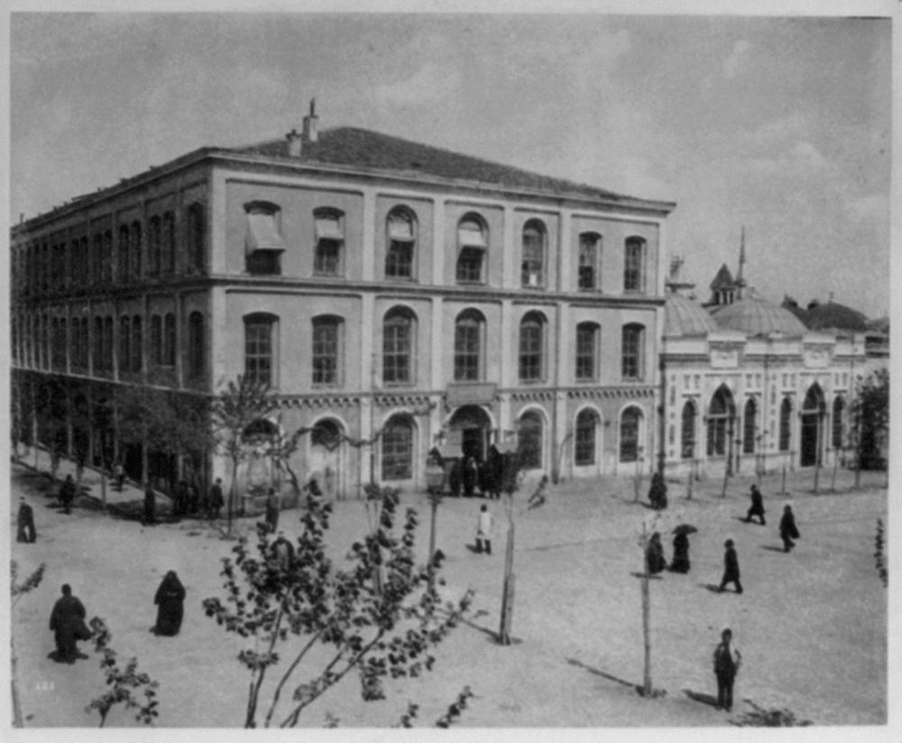 [Quarters for gendarmes and soldiers who have recently arrived from the provinces] / Abdullah Frères, Phot., Constantinople