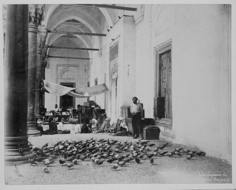 [The neighborhood of the Sultan Beyazit Camii (mosque)] / Abdullah Frères