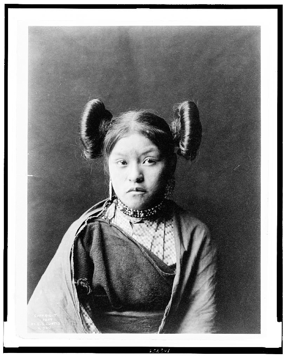 [Gobuguoy, Walpi girl, half-length portrait