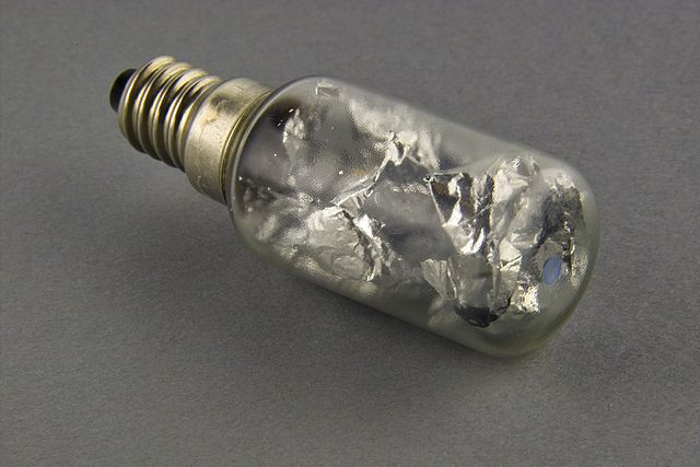 Flash bulb containing magnesium foil (By Thuringius (Own work) [GFDL (http://www.gnu.org/copyleft/fdl.html) or CC-BY-SA-3.0 (http://creativecommons.org/licenses/by-sa/3.0/)], via Wikimedia Commons)