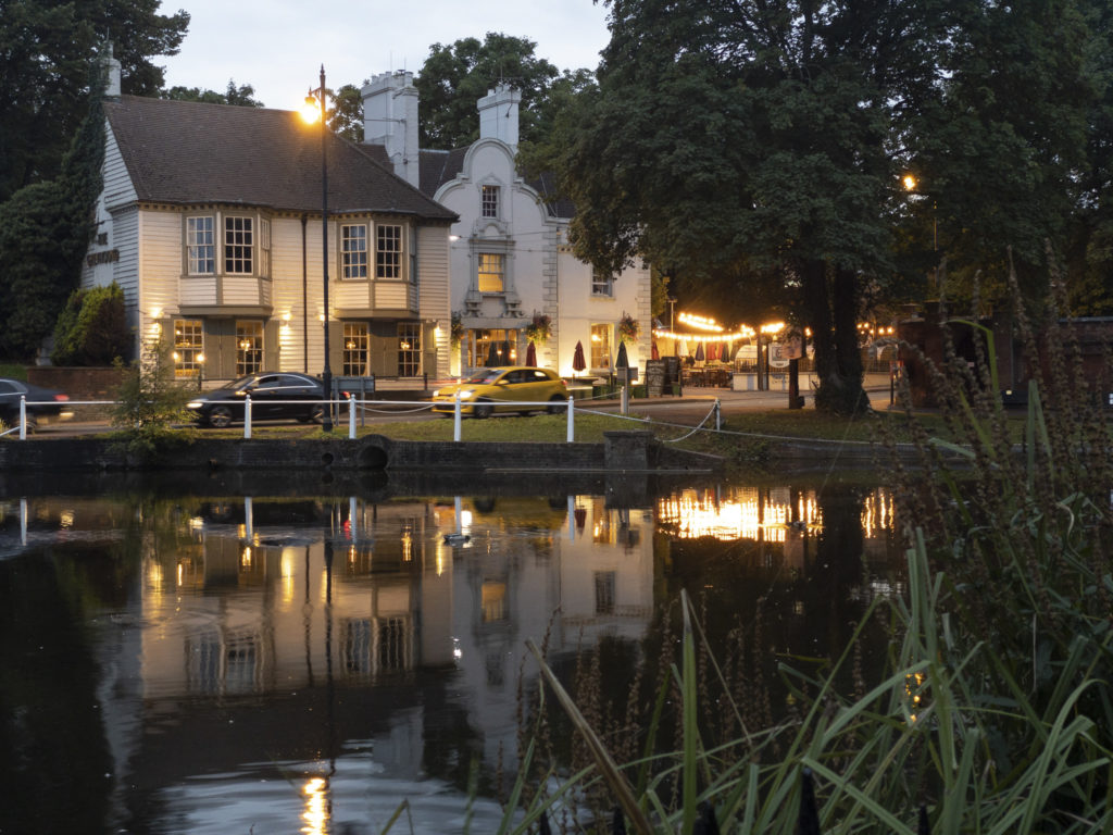 Pretty pond and pub in Carshalton 