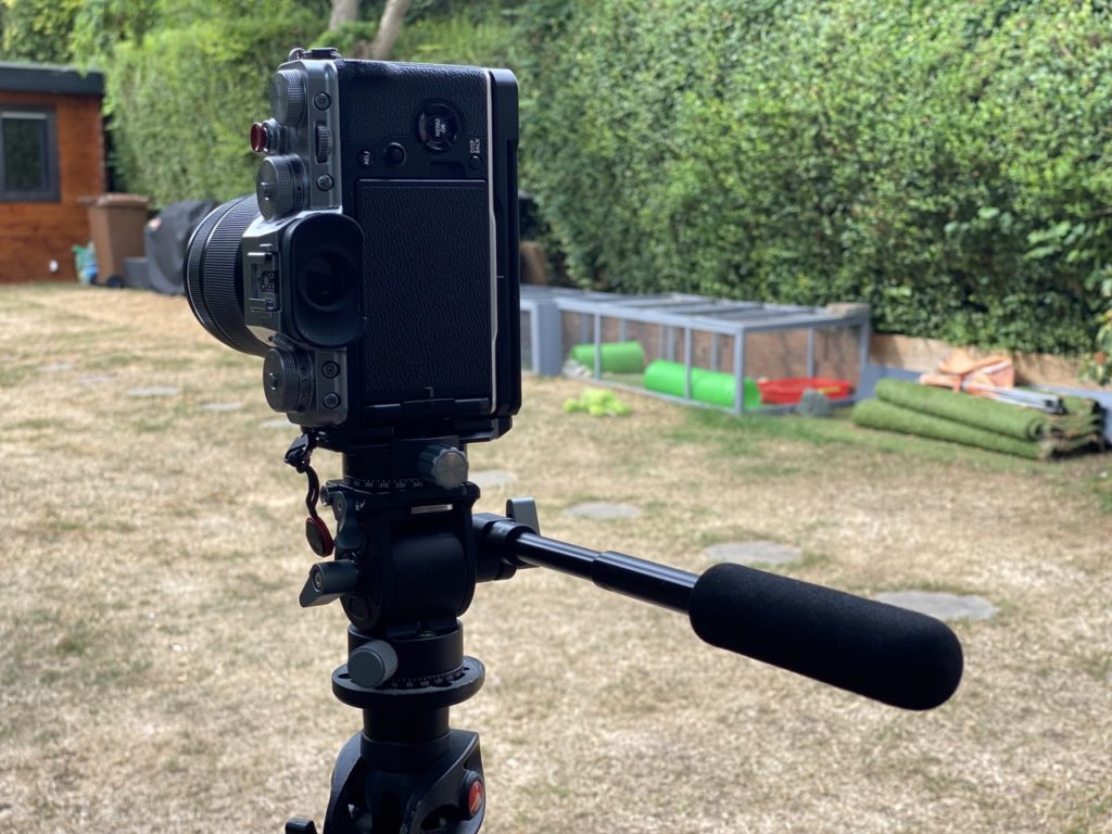 Video tripod head in portrait format