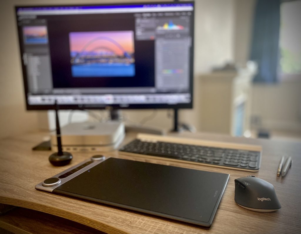 Huion Inspiroy Dial 2 Tablet with Mac Mini