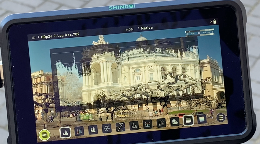 An Atomos Shinobi field monitor.