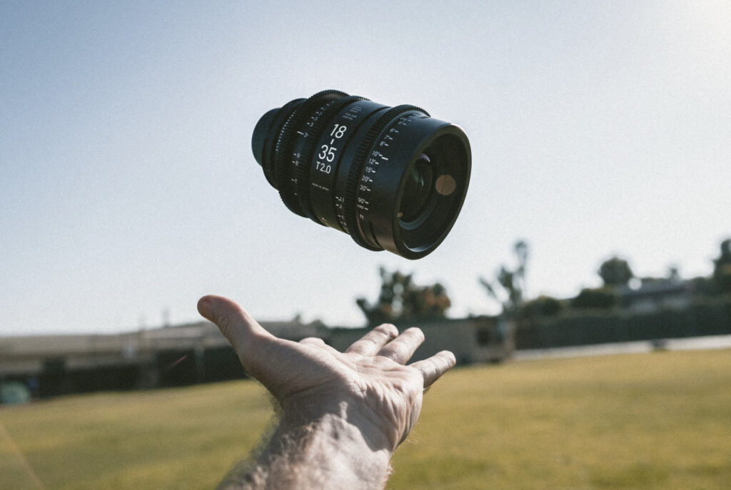 wide-angle zoom lens lens for street photography