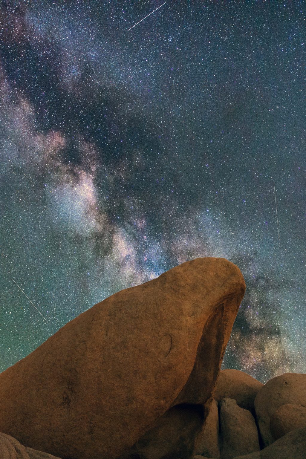 meteor shower foreground interest composition