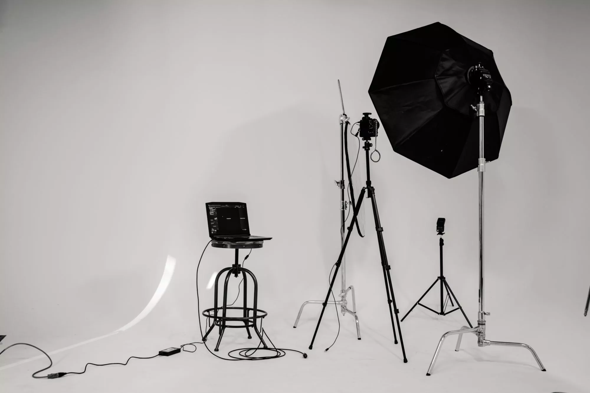 art-black-and-white-business-2388569 art-black-and-white-business-2388569