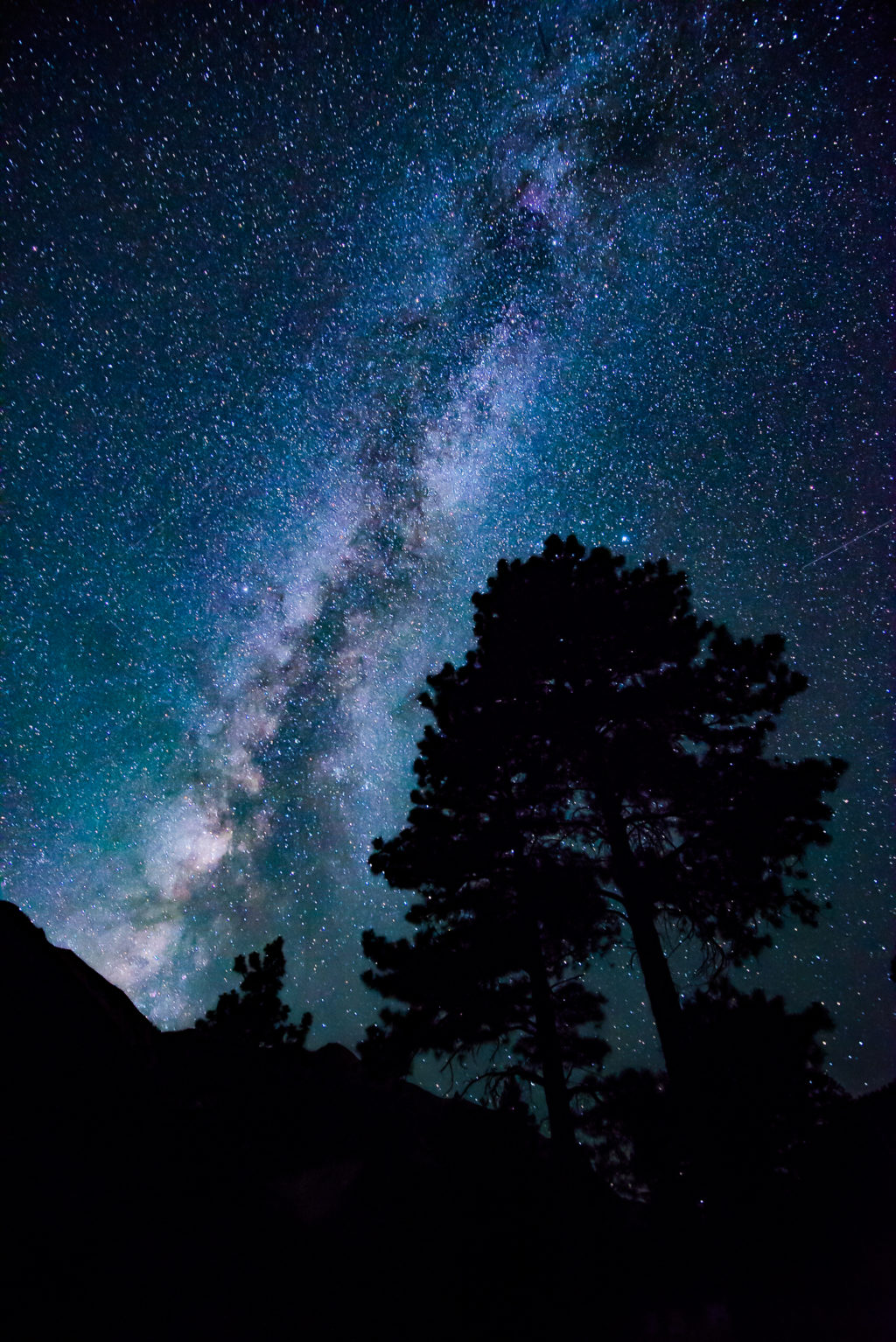 a silhouette is great foreground for astrophotography for beginners