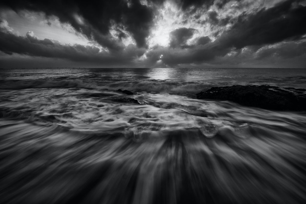 beach black and white dramatic horizon