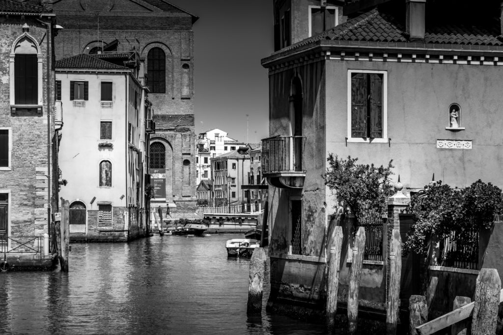 River and houses in black and white