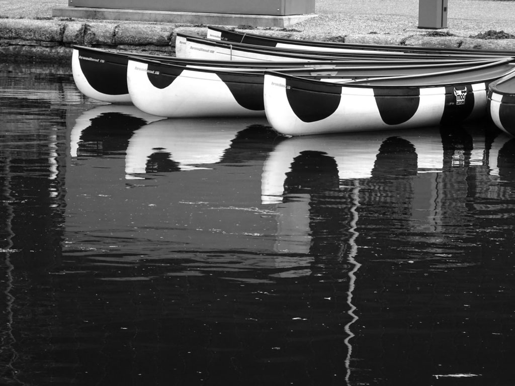River and canoes in black and white