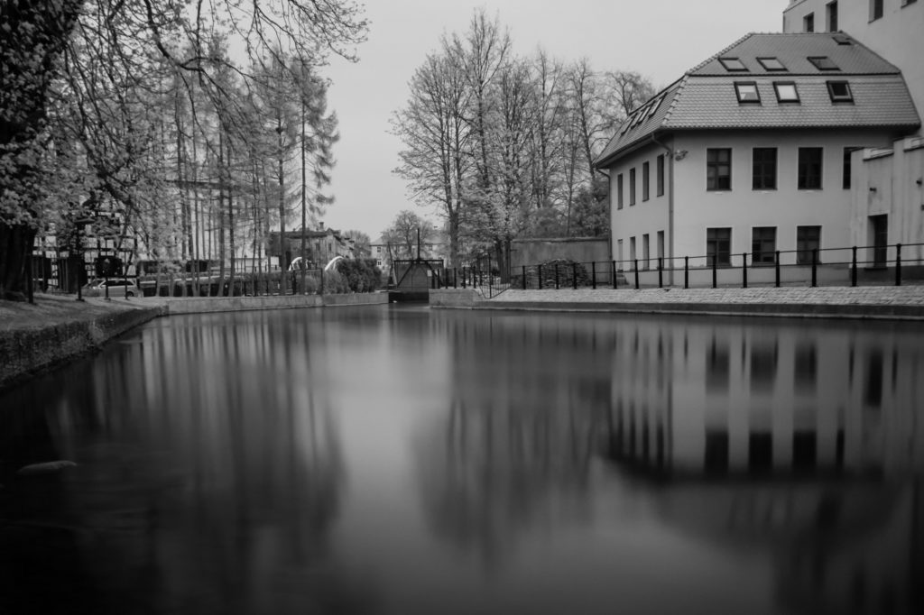 River and houses in black and white