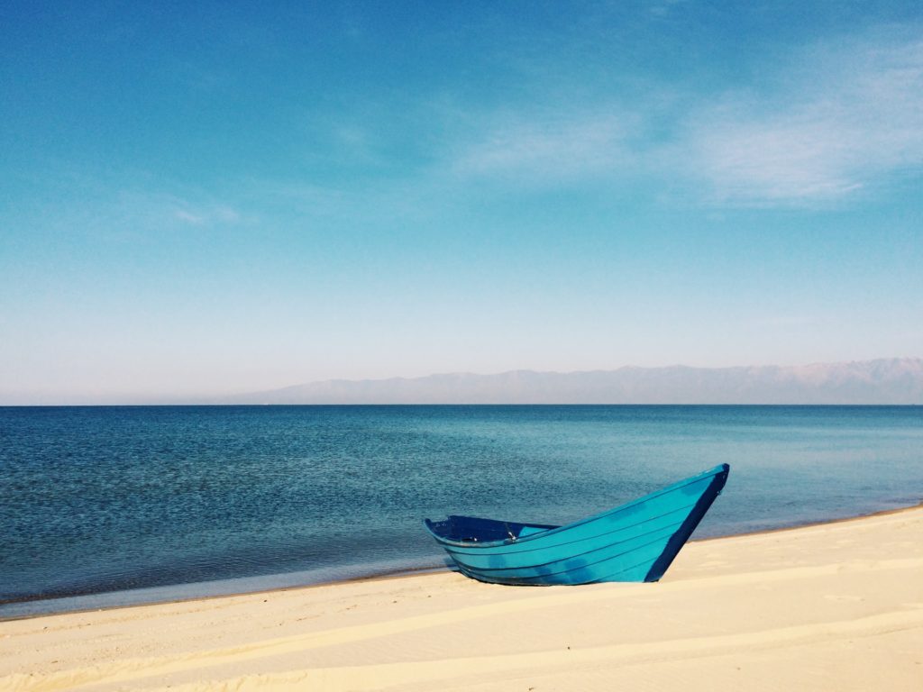 outdoor photographs on the beach with smartphone