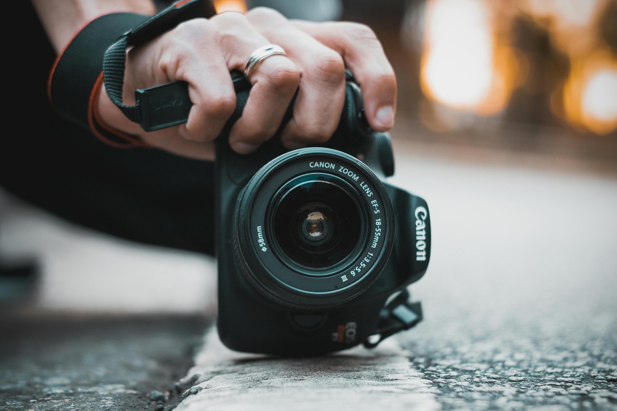 This is Why DSLRs Makes Sense In The Mirrorless Era