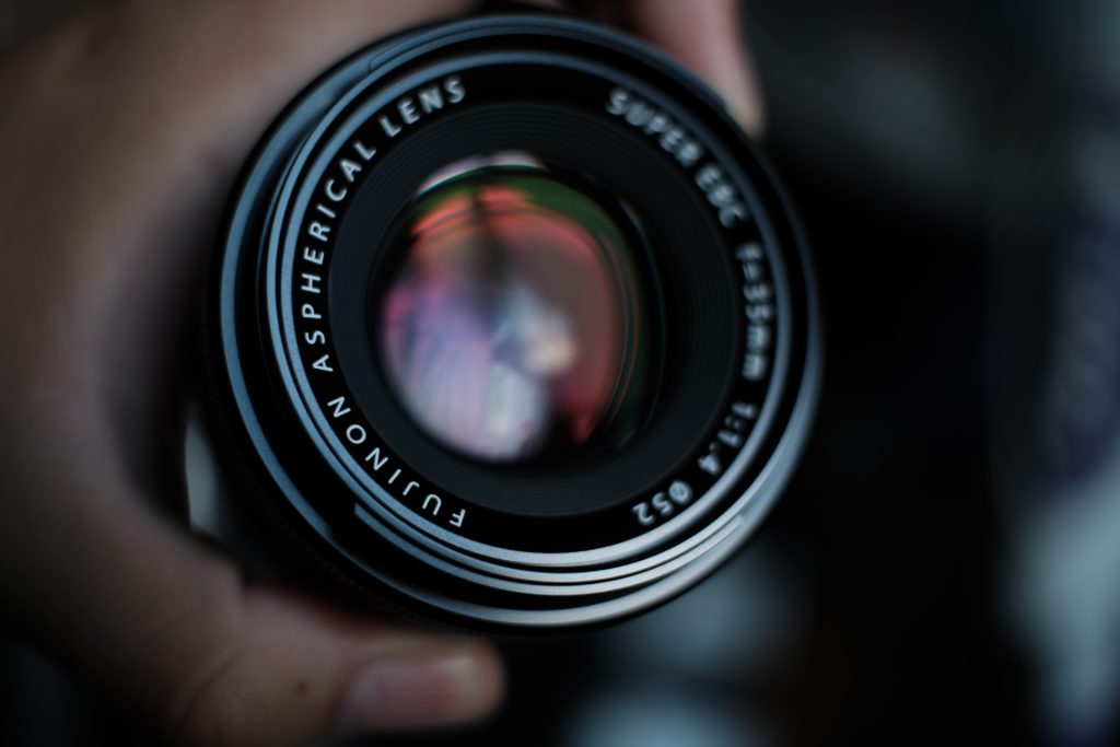 Hand holding a prime lens