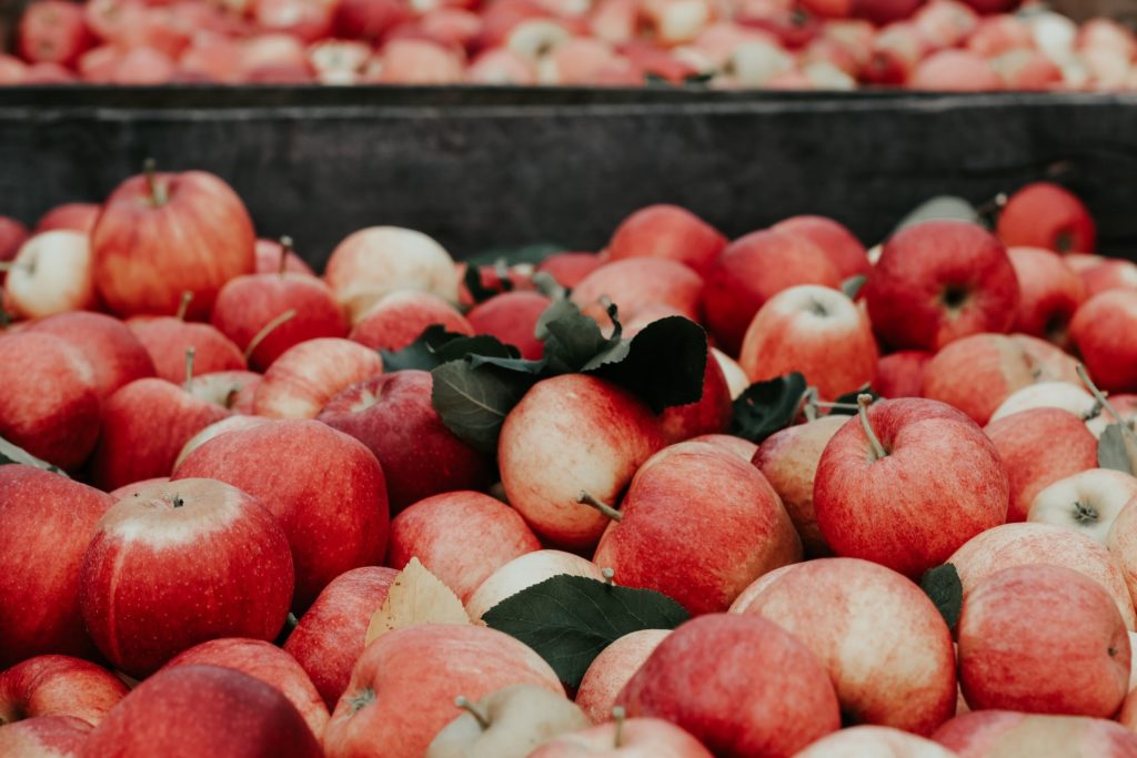 pinkish red apples