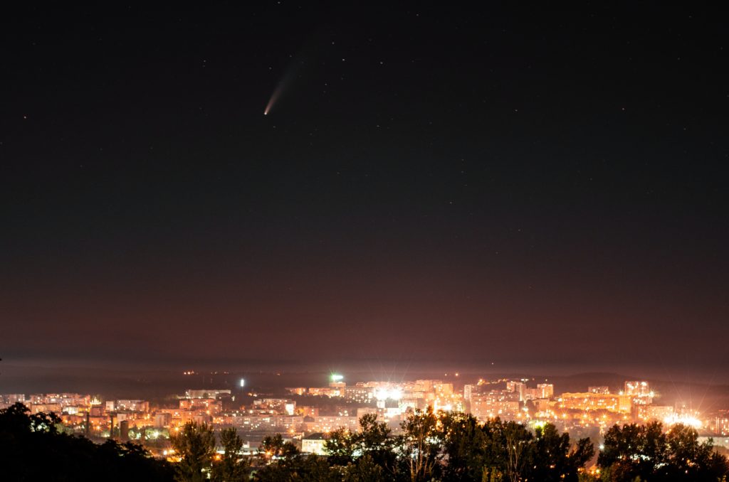 Neowise above the horizon