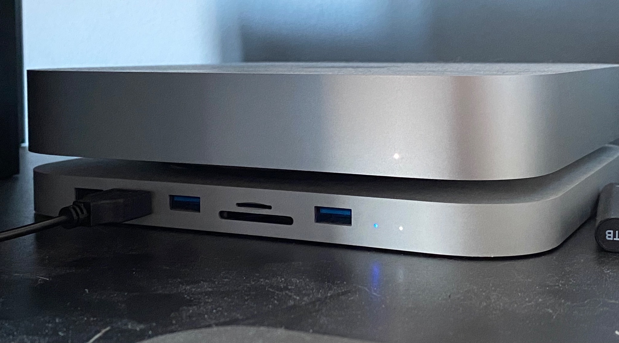 M2 Mac Mini with USB hub abd card reader