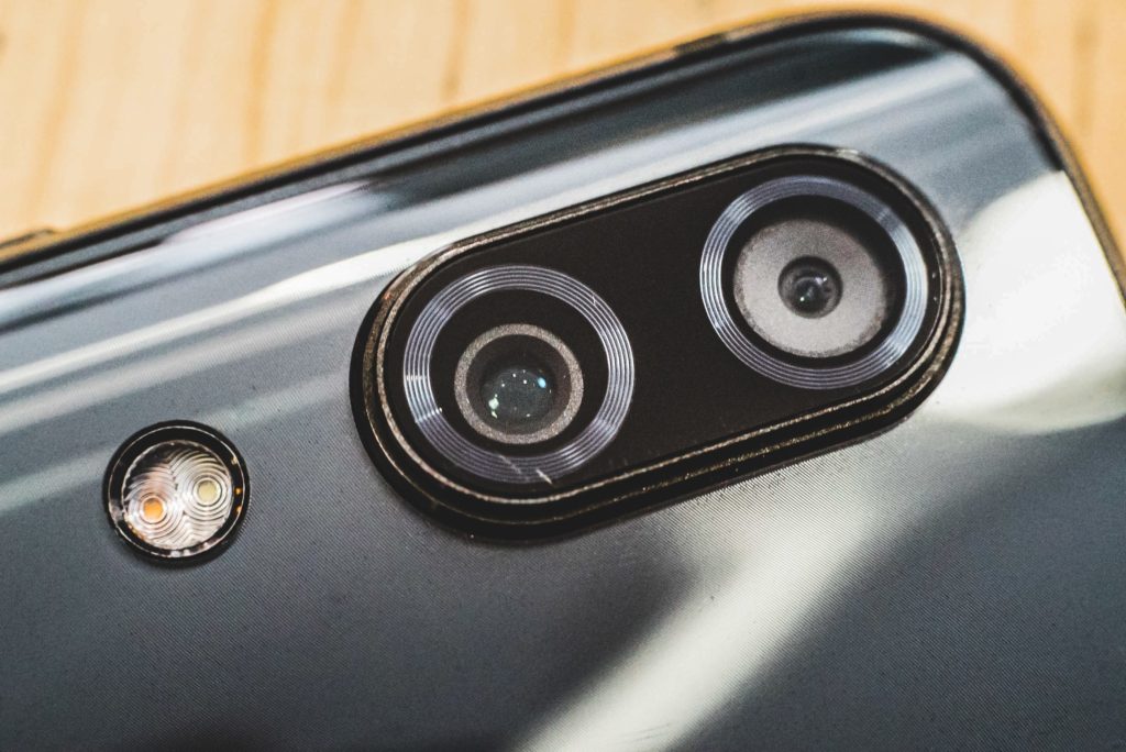 Lens and flash unit on a smartphone 