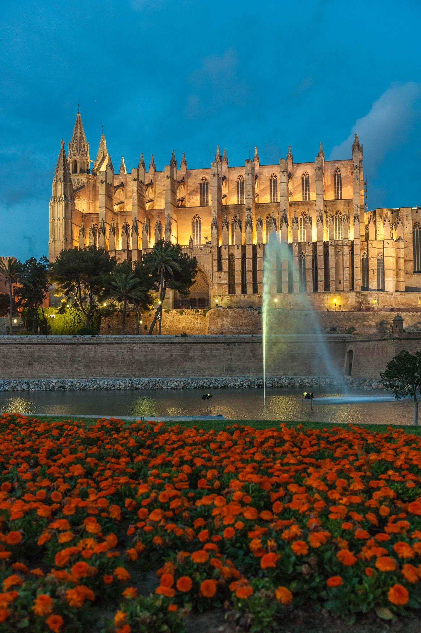 Palma Cathedral shot handheld on a Nikon D3 at 4000 ISO