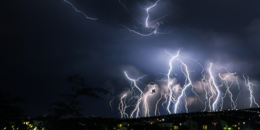 how to photograph lightning successfully