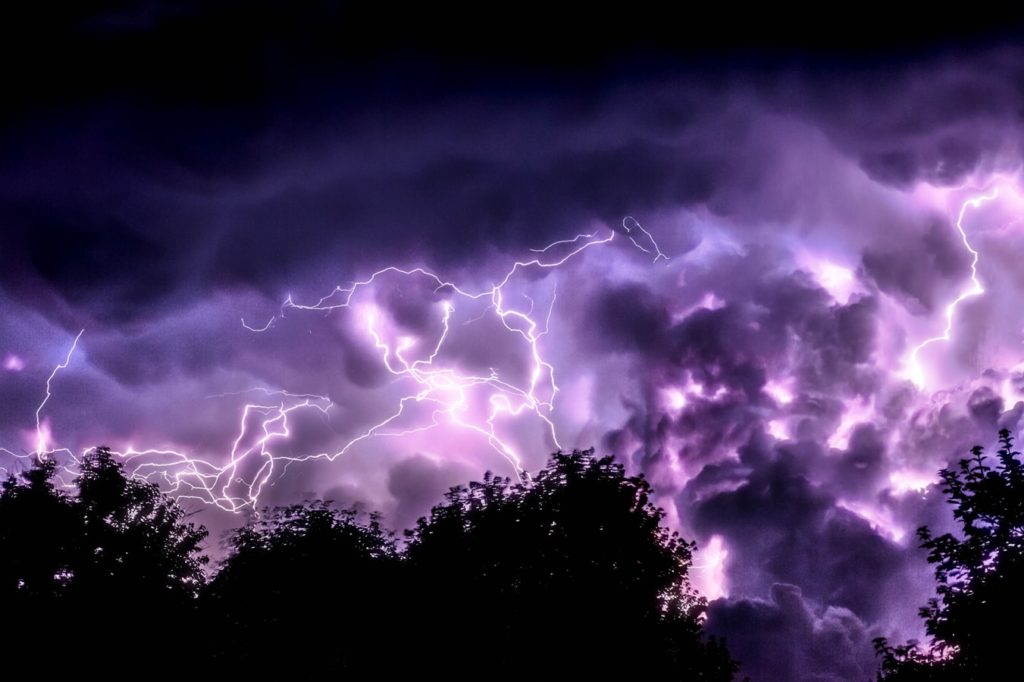 how to photograph lightning in nature