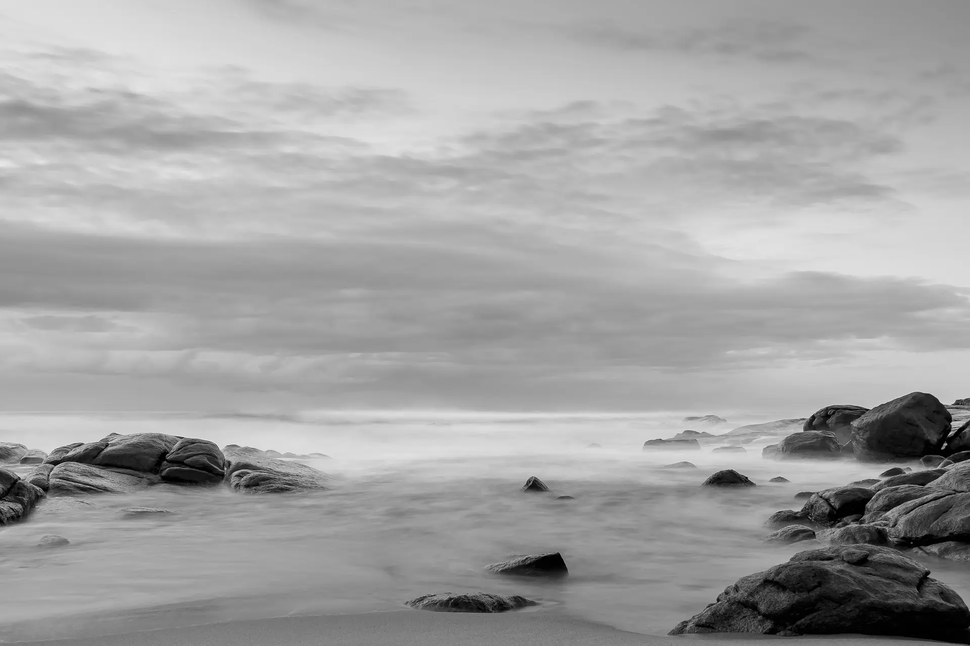 39 Stunning Images Of Beaches In Black And White | Light Stalking