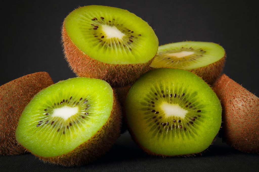 sliced kiwi fruit