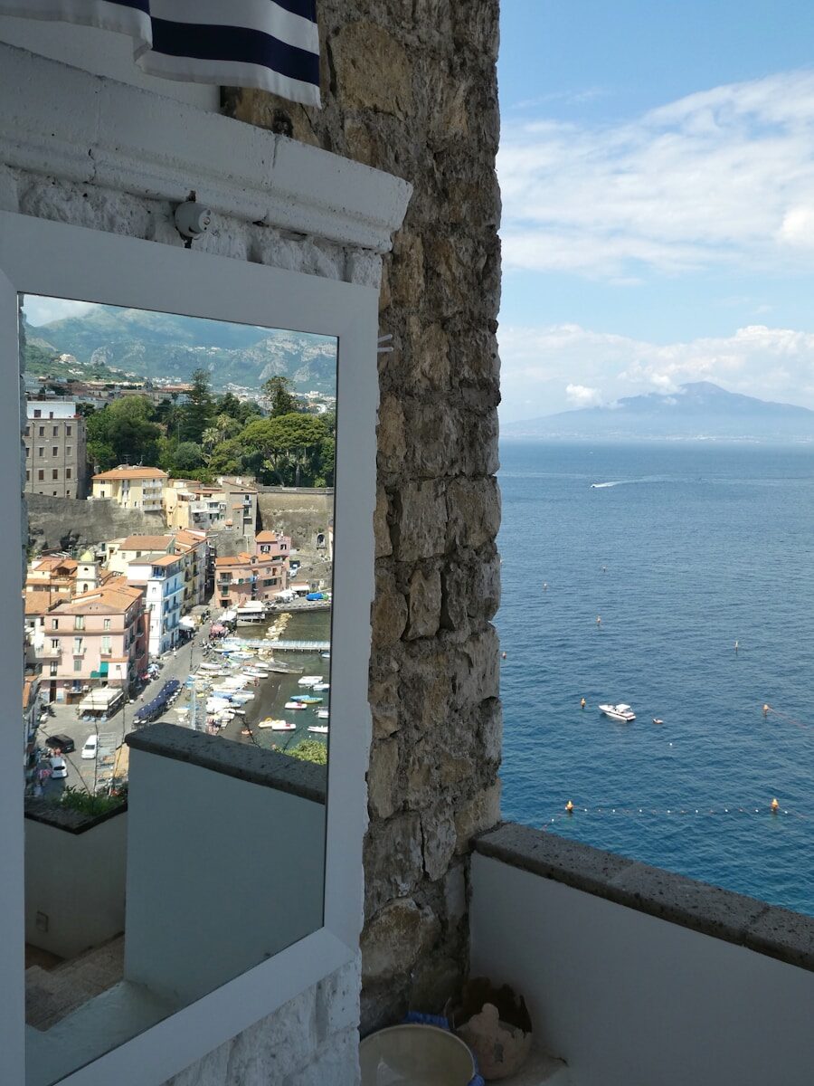 Creative frame-within-a-frame photography example