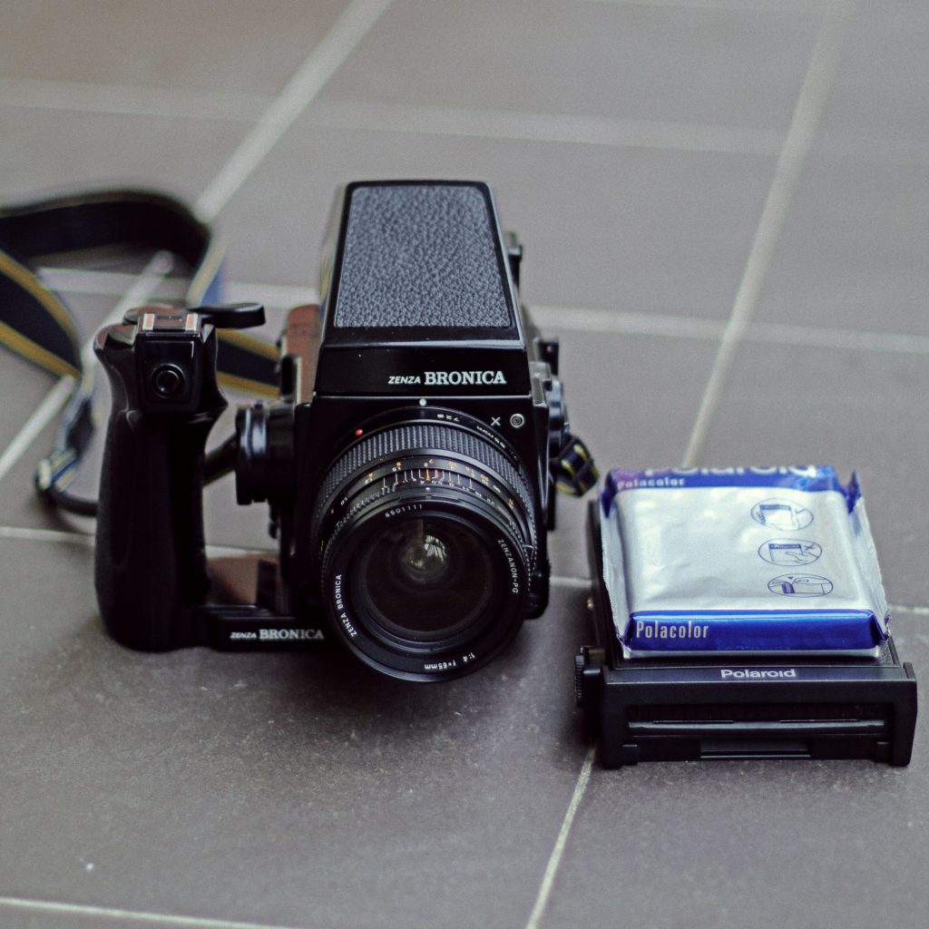 Medium format film camera 