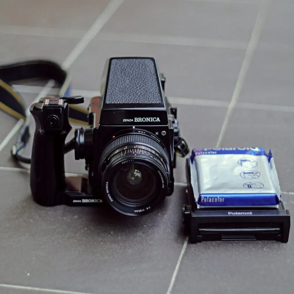 Medium format film camera